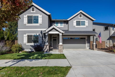 Photo of 4395 SW 36th Street, Redmond, OR 97756 (MLS # 220229934)