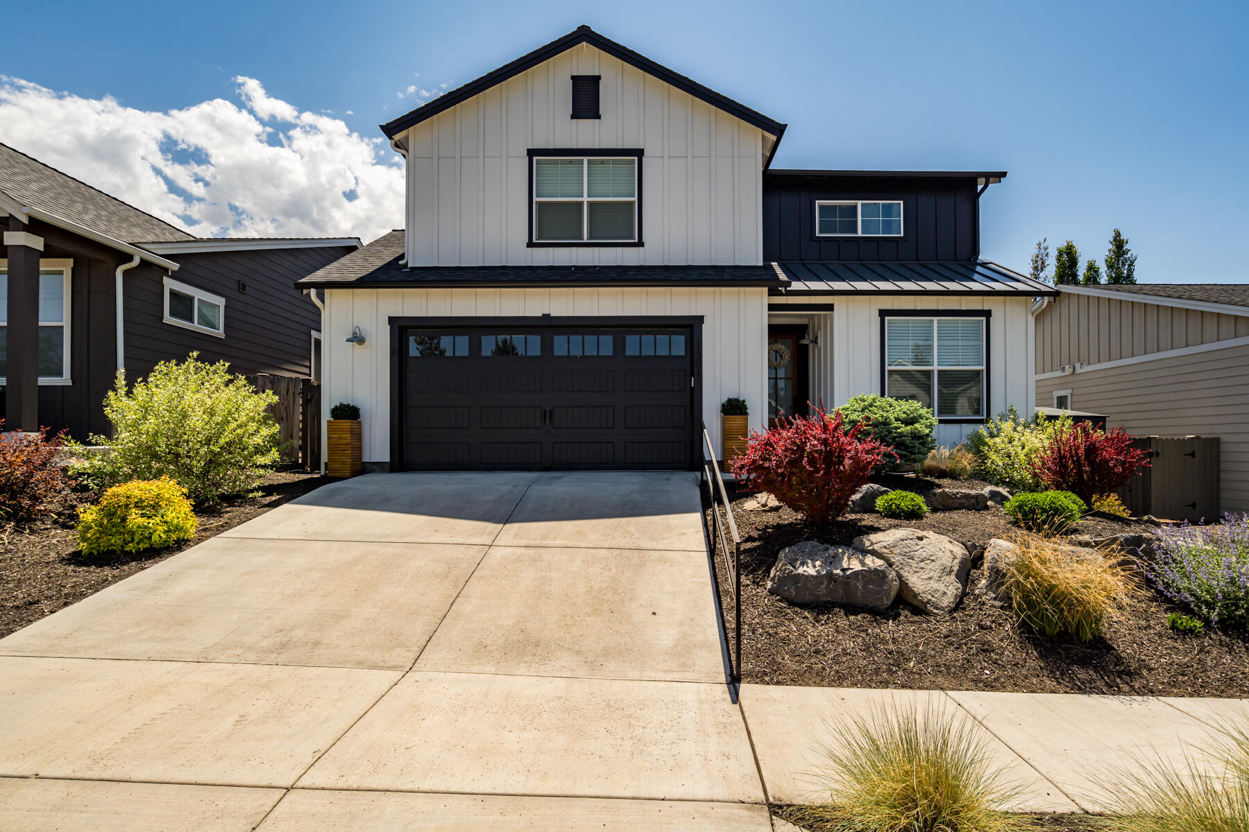 1301 NE Hoover Loop