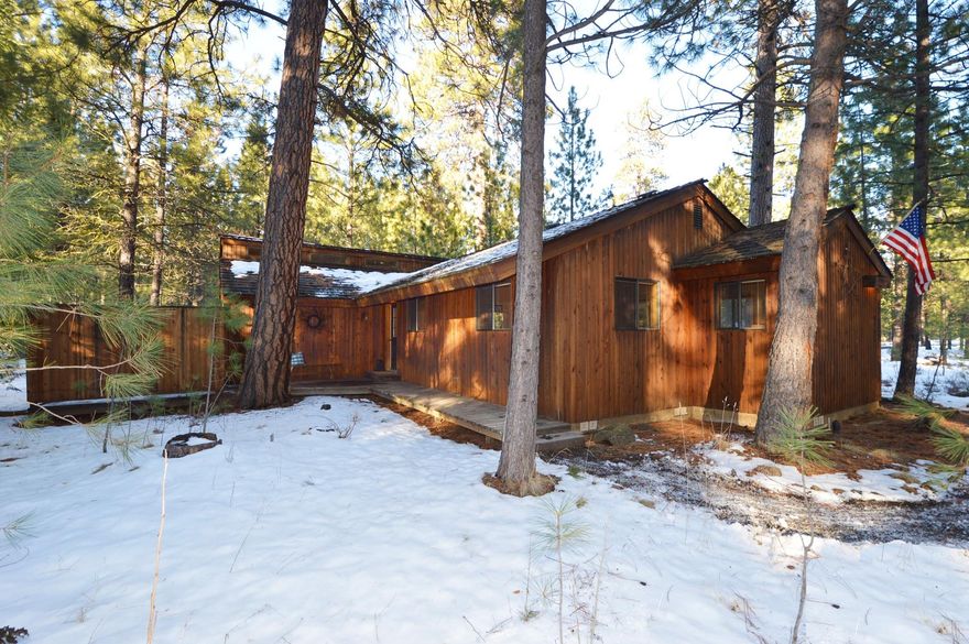 Black Butte Ranch's Best Buy! Your cabin in the woods awaits!! Conveniently located near the Glaze Meadow Recreation Center, this single level classic Black Butte home is ready for both you and your family as well as your friends to make forever memories.

Home features include vaulted ceilings in the great room, wood burning fireplace, kitchen open to the dining and living room, laundry room, 3 bedrooms and a wraparound deck.

Views of the 6th fairway on the Glaze Meadow Golf Course from both the deck and living room, making this a fantastic vacation home or for full-time living. This property will go FAST! Call to schedule your tour of this property today!