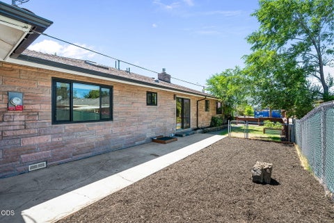 Tiny photo for 408 NE Hawthorne Avenue, Bend, OR 97701 (MLS # 220223745)