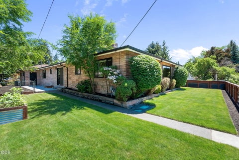 Tiny photo for 408 NE Hawthorne Avenue, Bend, OR 97701 (MLS # 220223745)