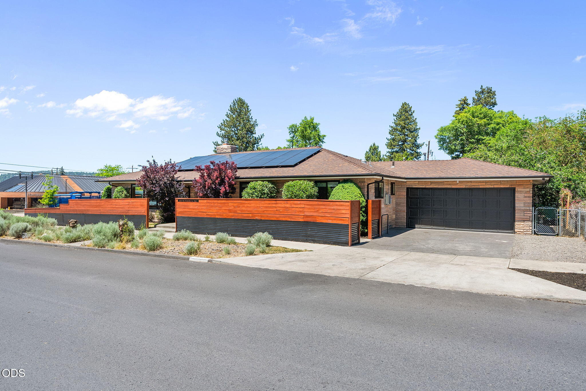 408 NE Hawthorne Avenue