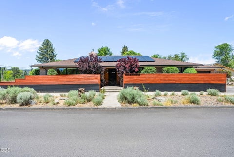 Photo of 408 NE Hawthorne Avenue, Bend, OR 97701 (MLS # 220223745)