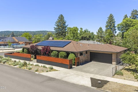 Tiny photo for 408 NE Hawthorne Avenue, Bend, OR 97701 (MLS # 220223745)
