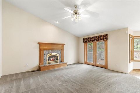 Tiny photo for 133 Kingsgate Way, Grants Pass, OR 97527 (MLS # 220219640)