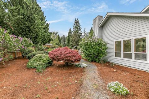 Tiny photo for 133 Kingsgate Way, Grants Pass, OR 97527 (MLS # 220219640)