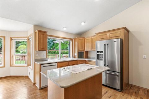 Tiny photo for 133 Kingsgate Way, Grants Pass, OR 97527 (MLS # 220219640)