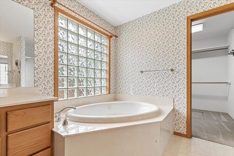 Tiny photo for 133 Kingsgate Way, Grants Pass, OR 97527 (MLS # 220219640)