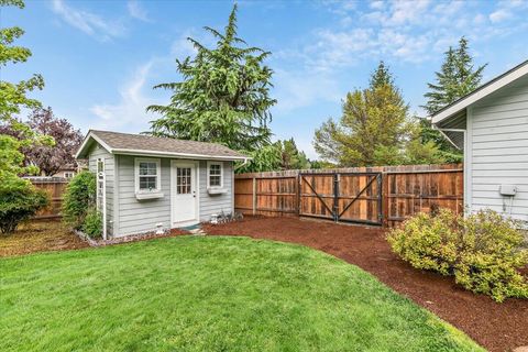 Tiny photo for 133 Kingsgate Way, Grants Pass, OR 97527 (MLS # 220219640)