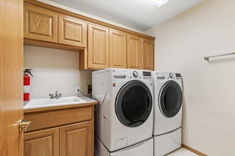 Tiny photo for 133 Kingsgate Way, Grants Pass, OR 97527 (MLS # 220219640)