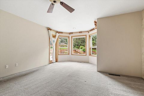 Tiny photo for 133 Kingsgate Way, Grants Pass, OR 97527 (MLS # 220219640)