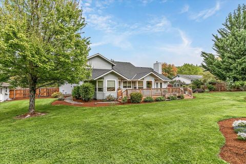 Tiny photo for 133 Kingsgate Way, Grants Pass, OR 97527 (MLS # 220219640)