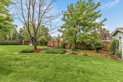 Tiny photo for 133 Kingsgate Way, Grants Pass, OR 97527 (MLS # 220219640)