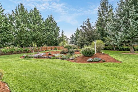 Tiny photo for 133 Kingsgate Way, Grants Pass, OR 97527 (MLS # 220219640)