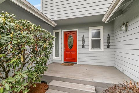 Tiny photo for 133 Kingsgate Way, Grants Pass, OR 97527 (MLS # 220219640)