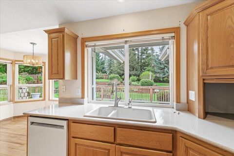 Tiny photo for 133 Kingsgate Way, Grants Pass, OR 97527 (MLS # 220219640)