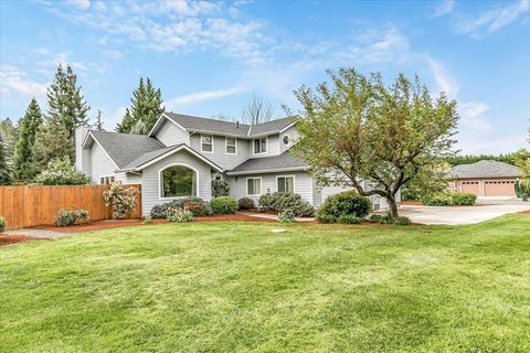 Tiny photo for 133 Kingsgate Way, Grants Pass, OR 97527 (MLS # 220219640)