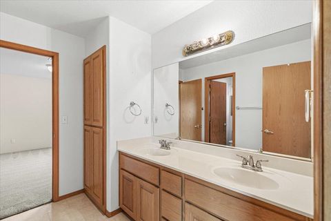 Tiny photo for 133 Kingsgate Way, Grants Pass, OR 97527 (MLS # 220219640)