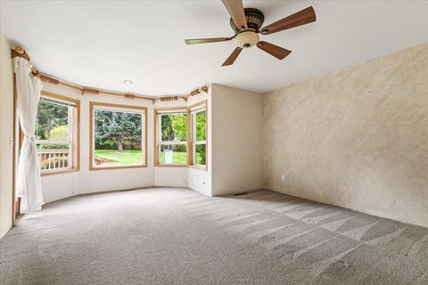 Tiny photo for 133 Kingsgate Way, Grants Pass, OR 97527 (MLS # 220219640)