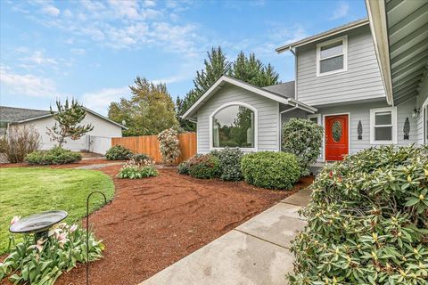 Tiny photo for 133 Kingsgate Way, Grants Pass, OR 97527 (MLS # 220219640)