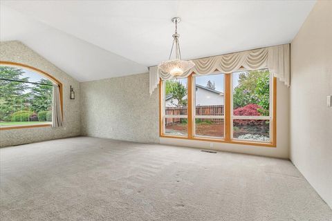 Tiny photo for 133 Kingsgate Way, Grants Pass, OR 97527 (MLS # 220219640)