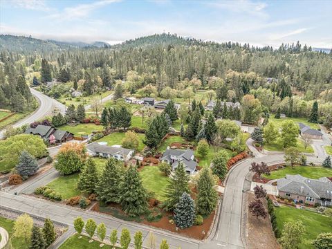 Tiny photo for 133 Kingsgate Way, Grants Pass, OR 97527 (MLS # 220219640)