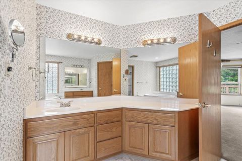 Tiny photo for 133 Kingsgate Way, Grants Pass, OR 97527 (MLS # 220219640)