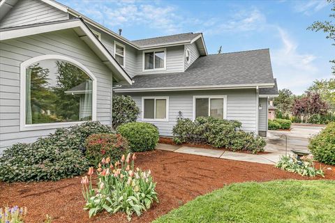 Tiny photo for 133 Kingsgate Way, Grants Pass, OR 97527 (MLS # 220219640)