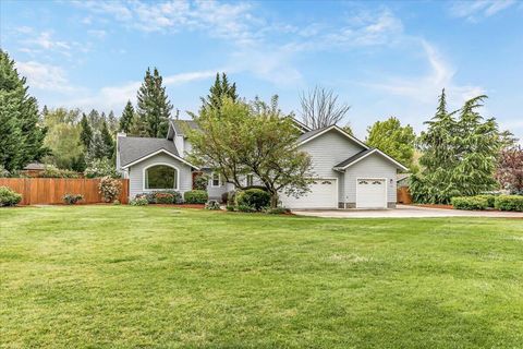 Tiny photo for 133 Kingsgate Way, Grants Pass, OR 97527 (MLS # 220219640)