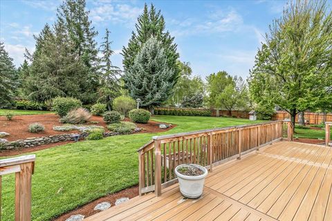 Tiny photo for 133 Kingsgate Way, Grants Pass, OR 97527 (MLS # 220219640)
