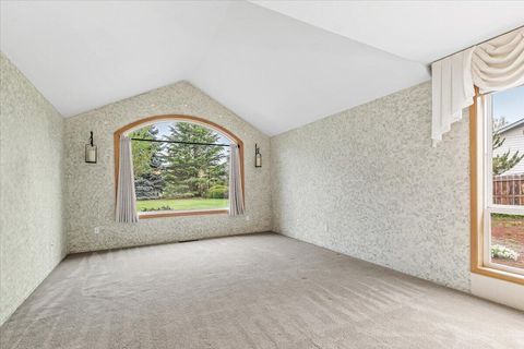Tiny photo for 133 Kingsgate Way, Grants Pass, OR 97527 (MLS # 220219640)