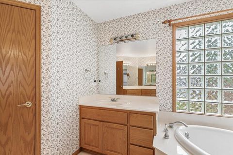 Tiny photo for 133 Kingsgate Way, Grants Pass, OR 97527 (MLS # 220219640)