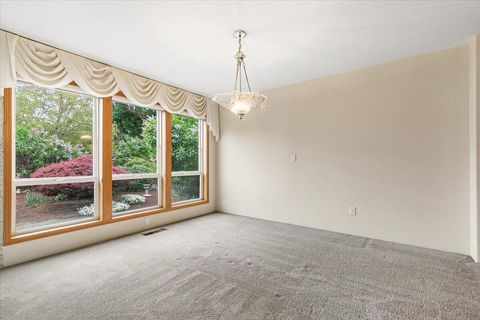 Tiny photo for 133 Kingsgate Way, Grants Pass, OR 97527 (MLS # 220219640)