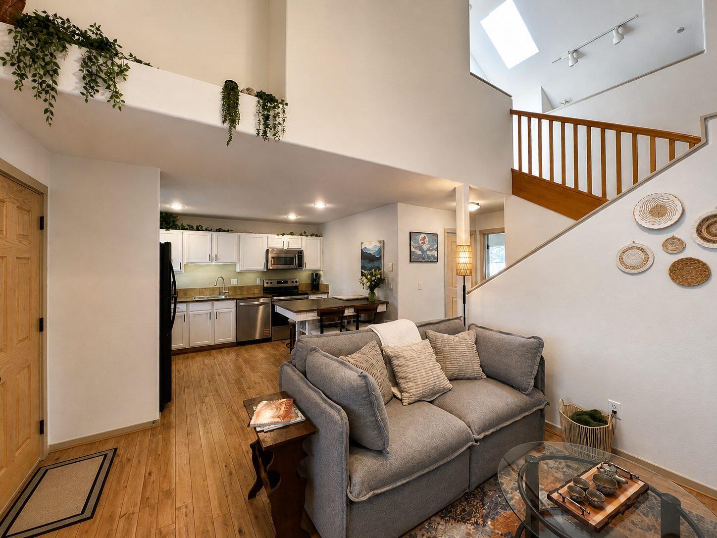 1933 NW Monterey Pines Drive UNIT 4