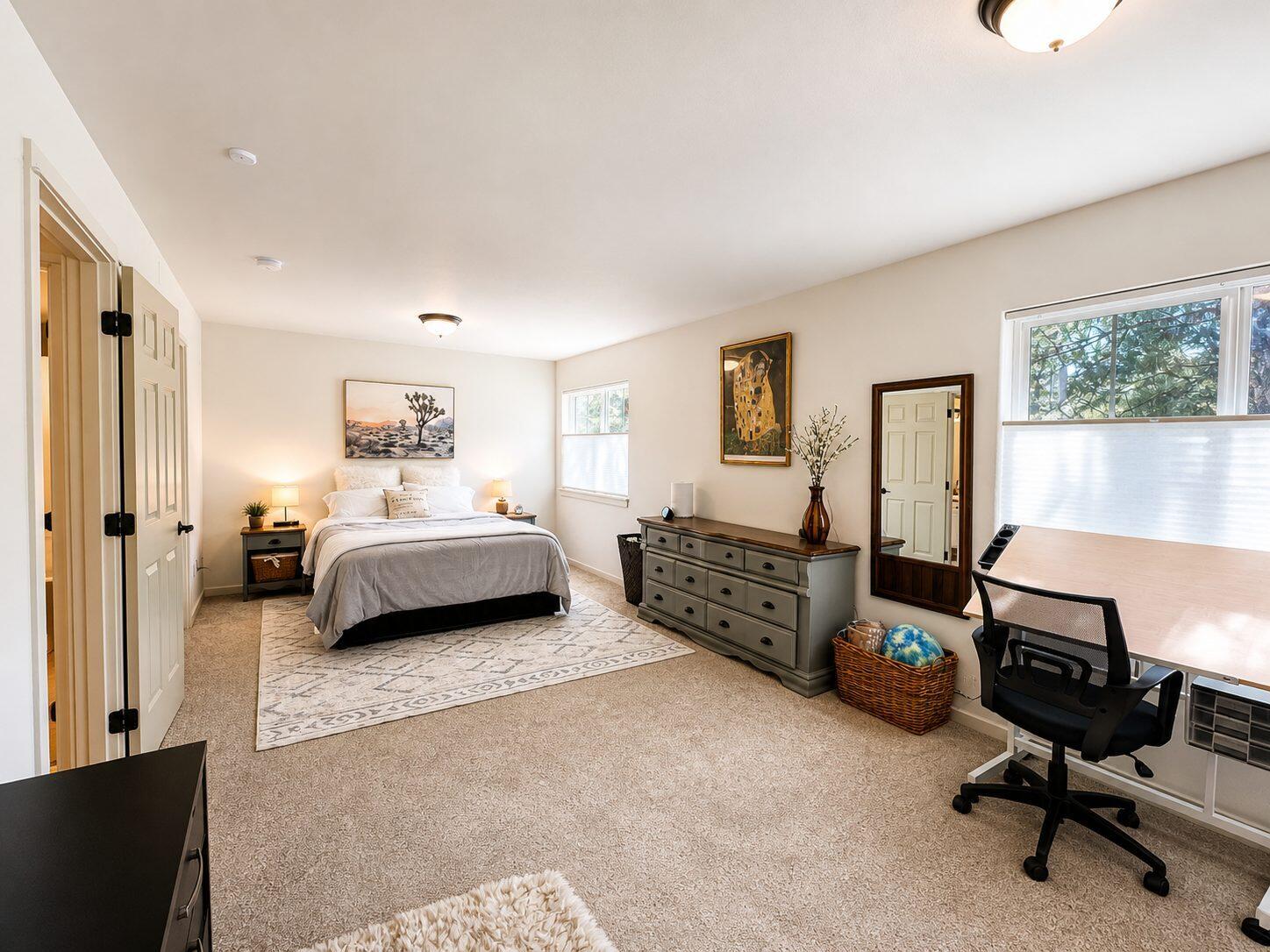 1933 NW Monterey Pines Drive UNIT 4
