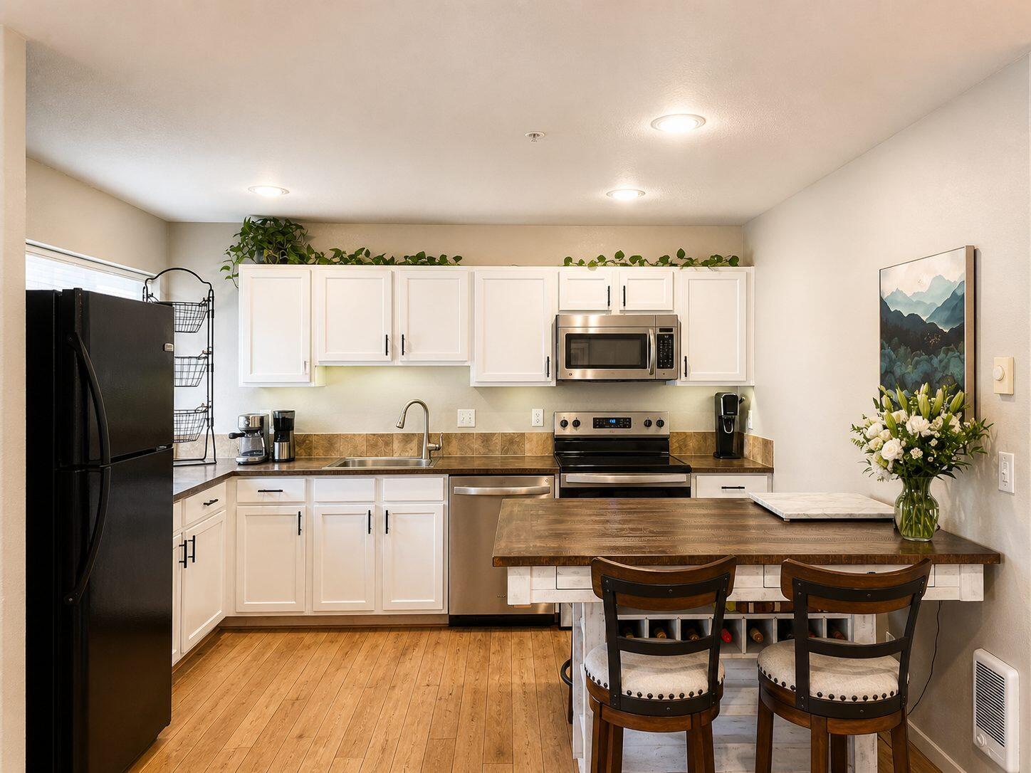 1933 NW Monterey Pines Drive UNIT 4