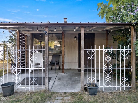Photo of 901 NW D Street, Grants Pass, OR 97526 (MLS # 220229523)