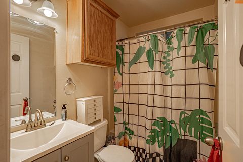 Tiny photo for 1672 SW Waterstone Drive, Grants Pass, OR 97527 (MLS # 220213030)