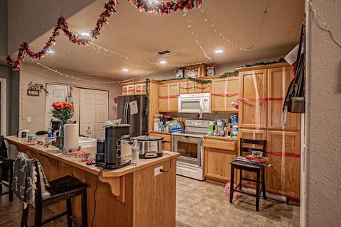 Tiny photo for 1672 SW Waterstone Drive, Grants Pass, OR 97527 (MLS # 220213030)