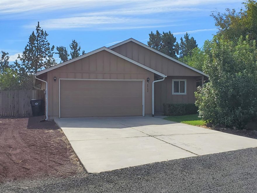 This little house lives large with 3 bedrooms and 2 baths in an open concept plan. Pantry, walk in closet, two-car garage, separate laundry room. Over 7000 sq foot homesite fully fenced with underground sprinkler system. Plenty of room on the side to park an RV. Spacious  ground level deck on the east side for summer fun!  All this with a view of Smith Rock and close to shopping in Terrebonne. Easy access to Hwy 97.