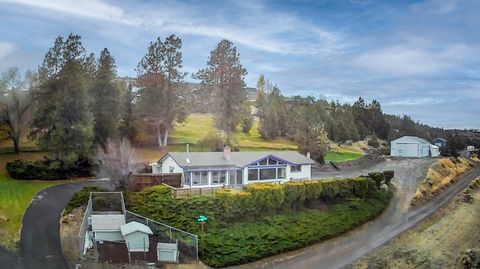 Photo of 6691 NW 17th Street, Terrebonne, OR 97760 (MLS # 220211927)