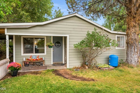Photo of 2307 SE Willowdale Lane, Prineville, OR 97754 (MLS # 220229913)