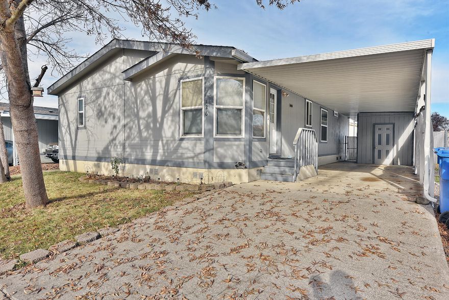 Charming home located in the quiet neighborhood of the Butte Crest Park. This well maintained 3 bedroom 2 bathroom home features a spacious semi open floor plan with a custom built in office. Large back yard, shed and large carport. This all-ages park has a large clubhouse with a gym, billiards room, kitchen and outside there is a nice play structure. This home won't last so schedule a showing today!