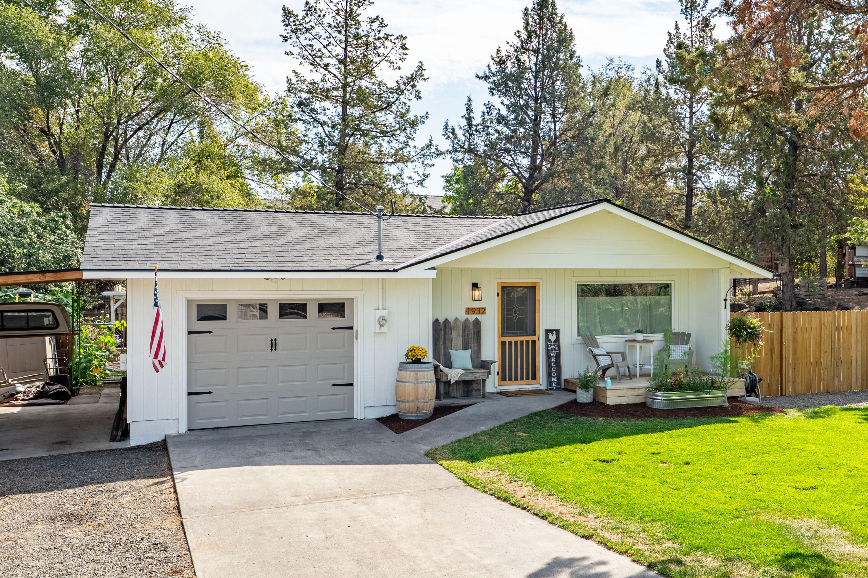 1932 SW Curry Court