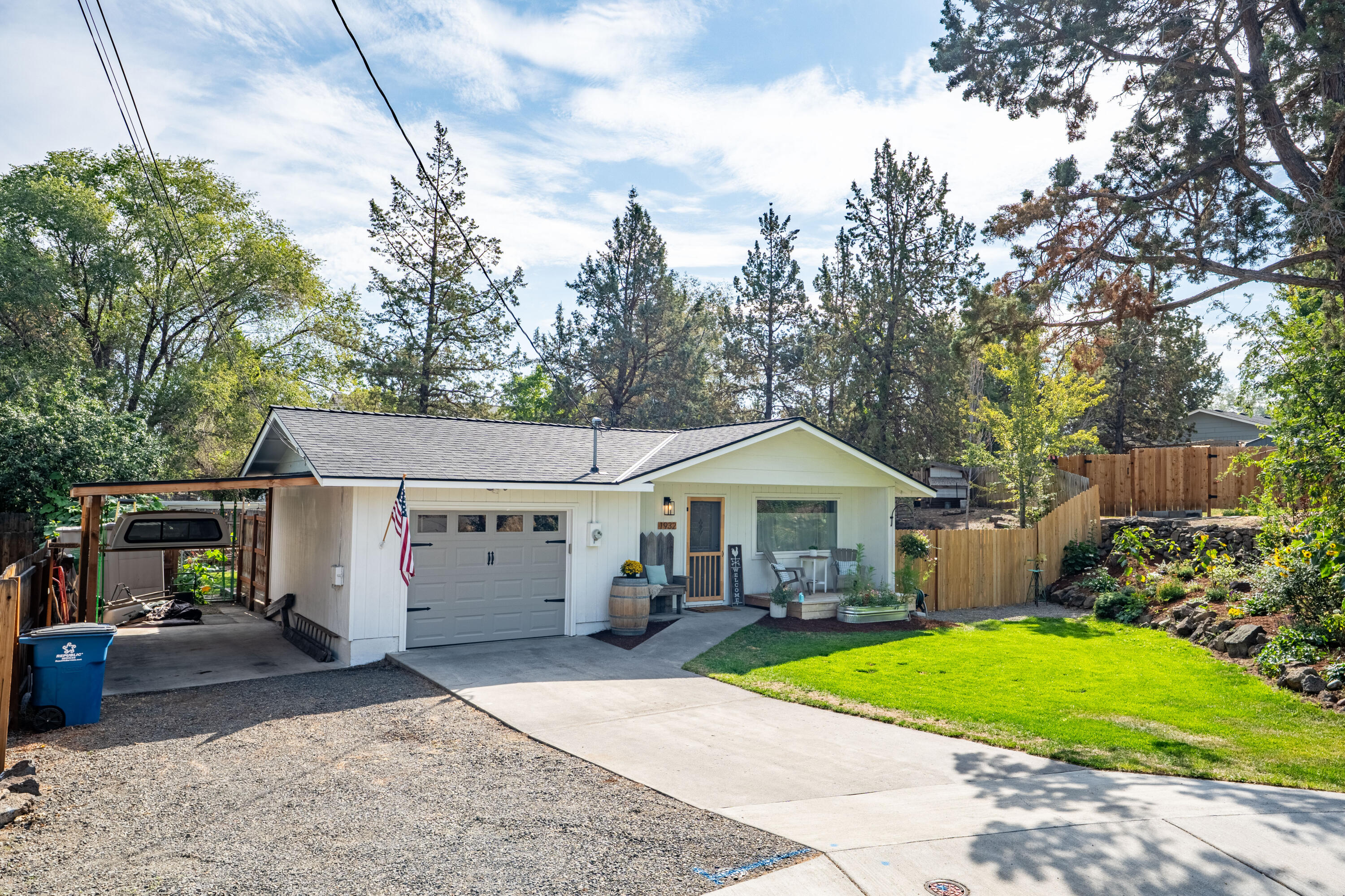 1932 SW Curry Court
