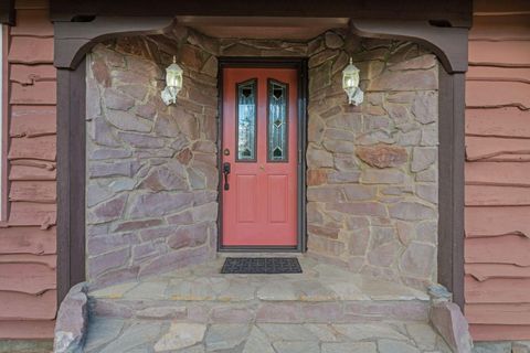 Tiny photo for 14850 Schooner, Sisters, OR 97759 (MLS # 220210763)