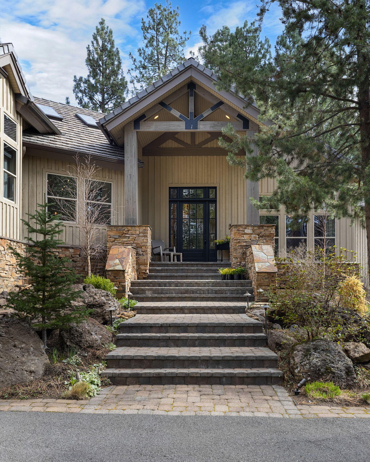 61727 Tam McArthur Loop