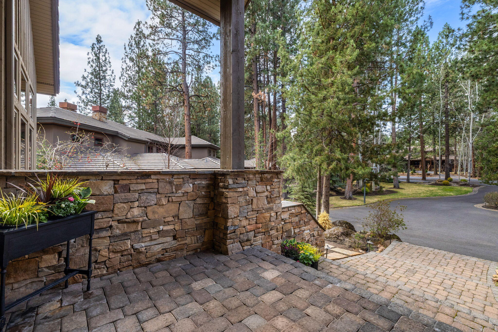 61727 Tam McArthur Loop