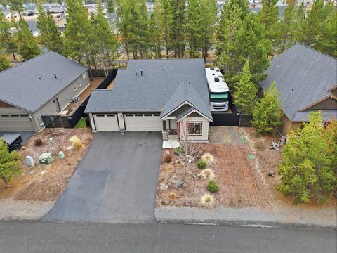Photo of 16501 Charlotte Day Drive, La Pine, OR 97739 (MLS # 220217257)