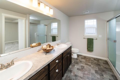 Tiny photo for 3035 NW Cedar Avenue, Redmond, OR 97756 (MLS # 220220755)